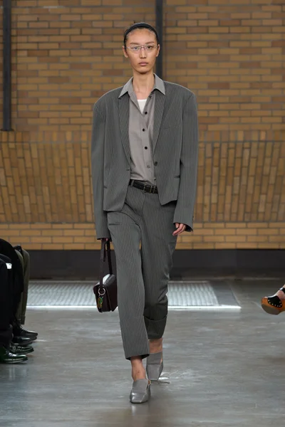 Look 18